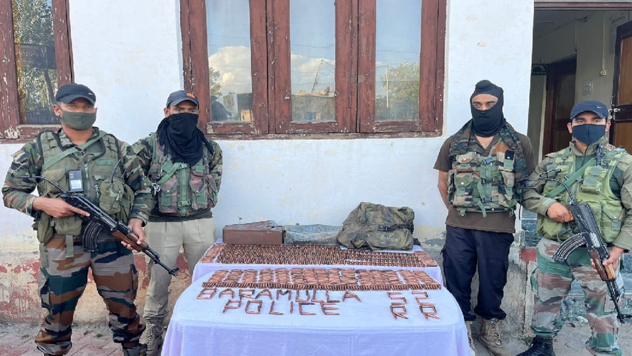 Anantnag police arrested terrorist helper going for target killing