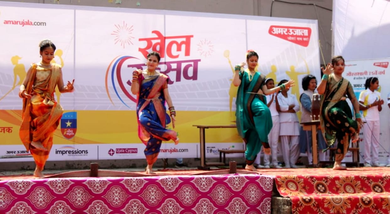 Sports festival was booming, students showed their strength