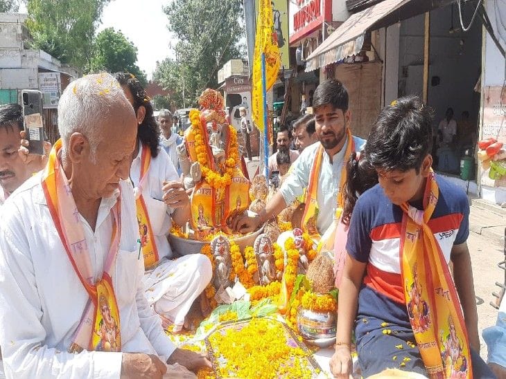 Lord Ganpati sits in temples and homes, festival begins