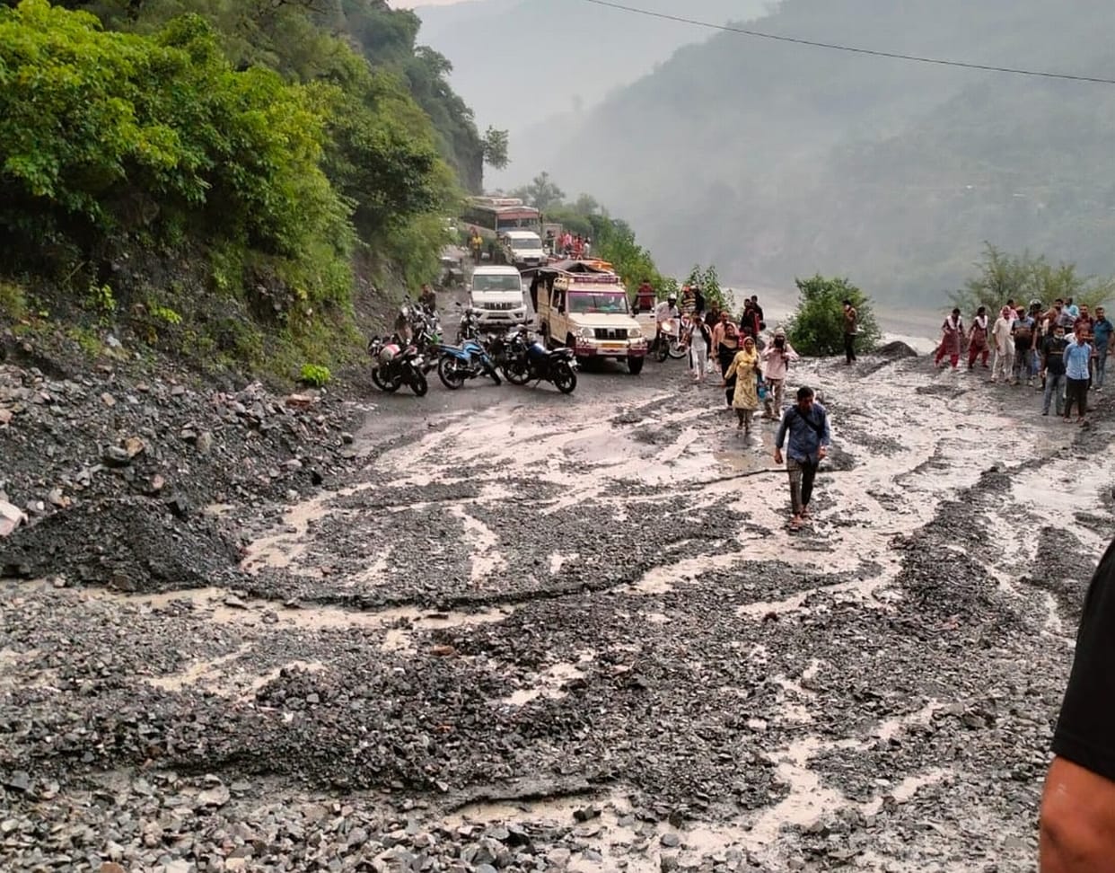 Sataun-Renuka road remained closed for three hours due to heavy rain