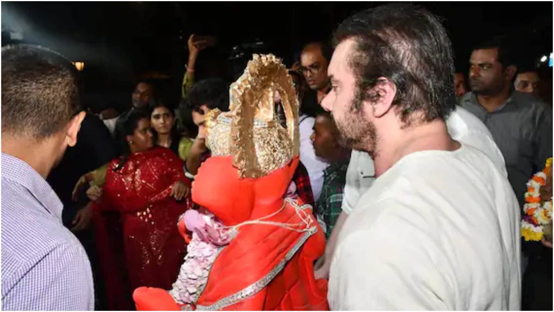 Salman Khan reached Sister Arpita khan ganpati visarjan with aayush sharma and sohail khan