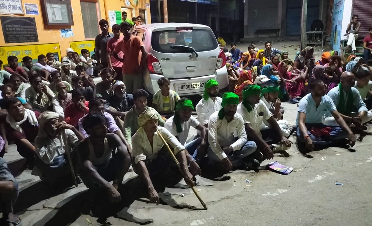 Hardoi, Two constables line up after taking Pradhan into custody