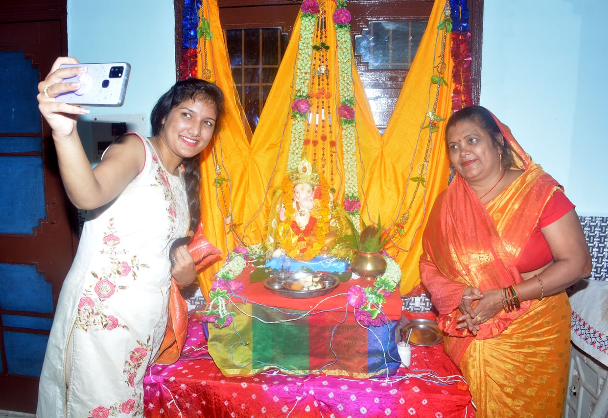 Devotees hail Ganpati on the occasion of Ganesh Chaturthi