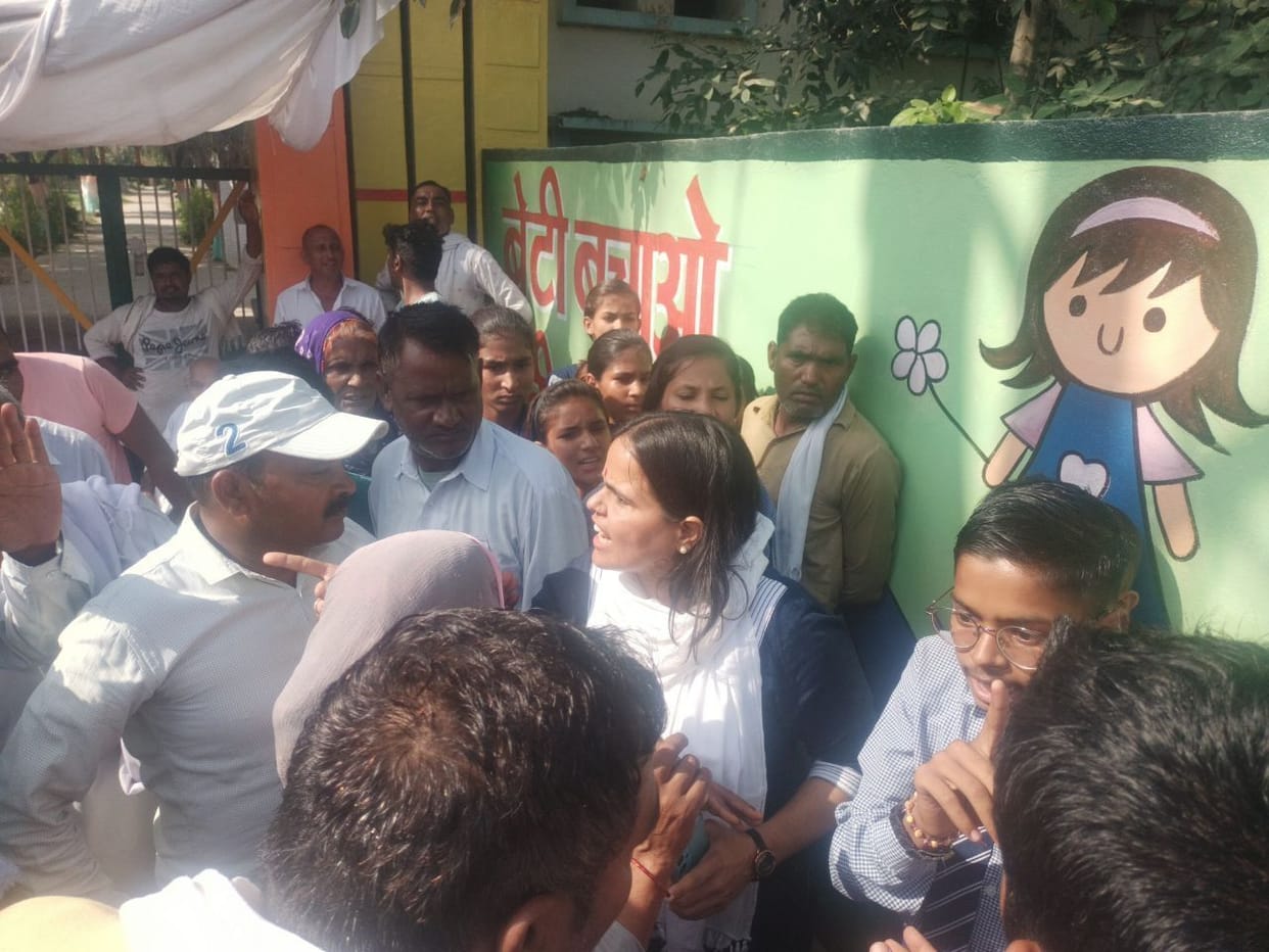 Villagers' protest against the transfer of the principal continues for the second day