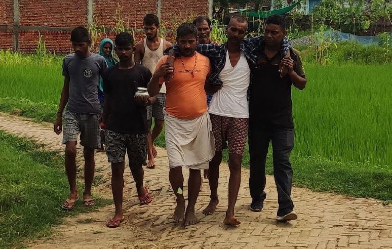 boat accident in ghazipur flood in ganga six families got pain for life