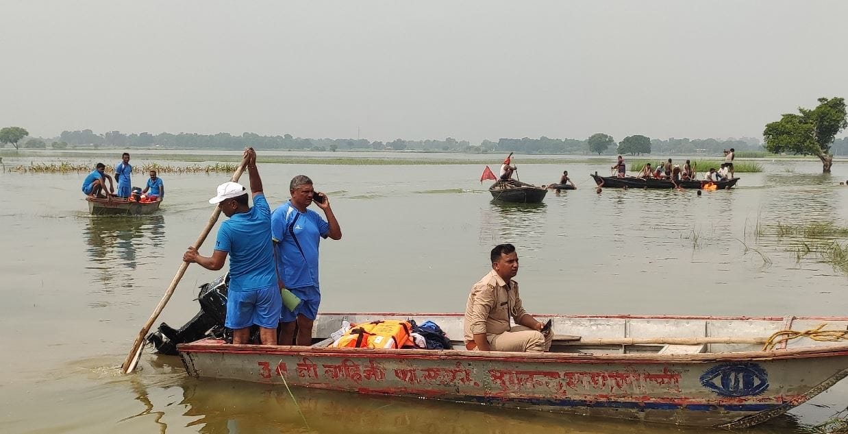 boat accident in ghazipur flood in ganga six families got pain for life