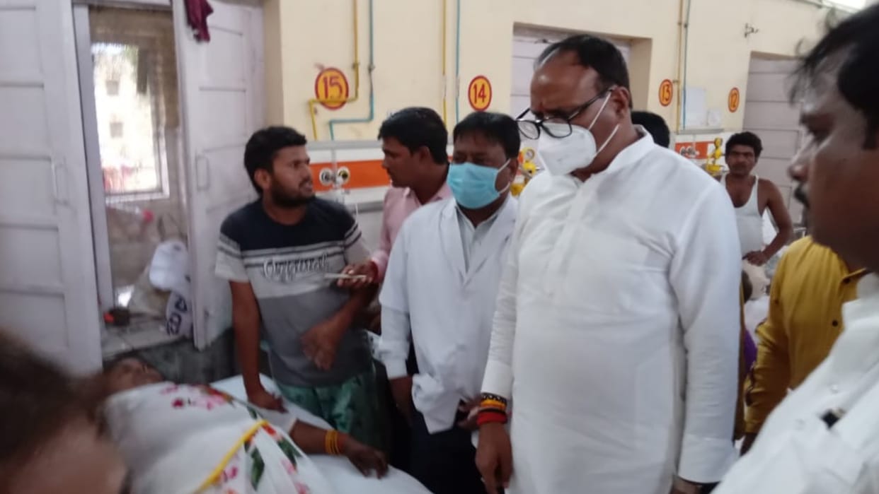 Deputy CM Brajesh Pathak visits Gonda district hospital.