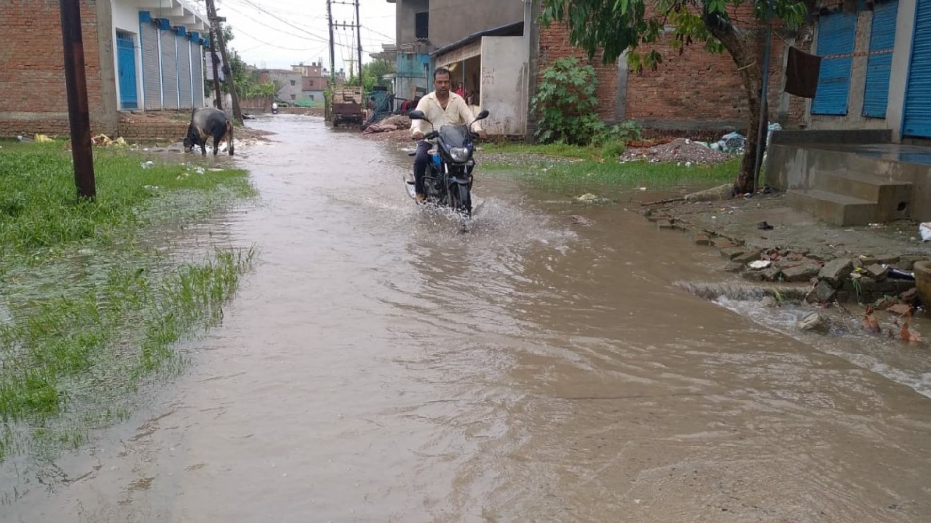 water logging problem start in gorakhpur after two hours rain