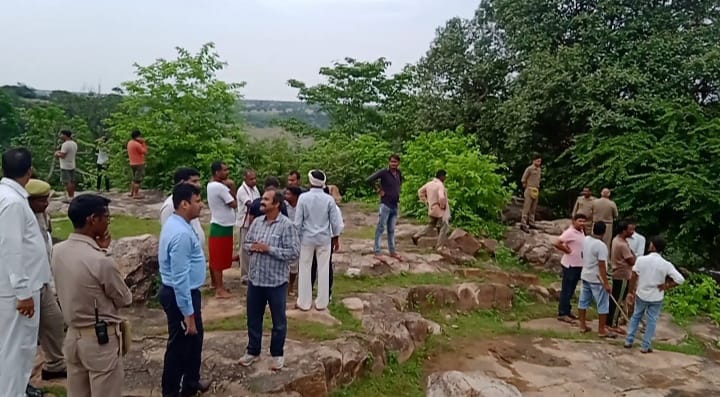 Two youths drowned in Jogia Dari waterfall mirzapur police search continues