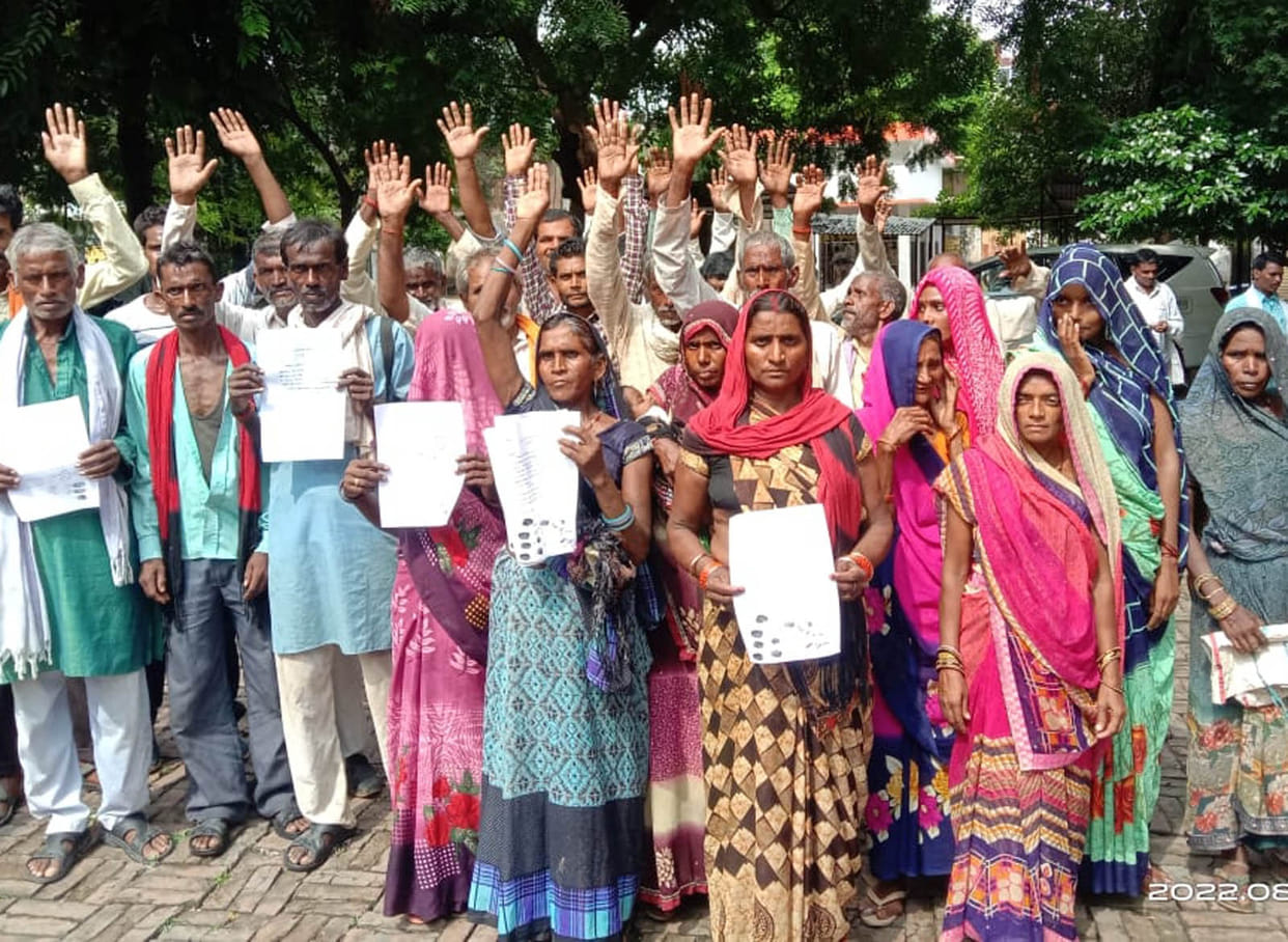Hamirpur: Flood victims are demanding tarpaulins
