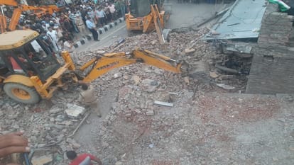 Building collapsed in Jammu Janipur, police and local people carried out rescue