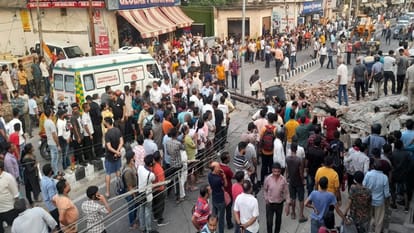 Building collapsed in Jammu Janipur, police and local people carried out rescue