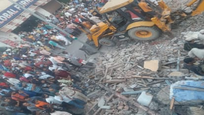 Building collapsed in Jammu Janipur, police and local people carried out rescue