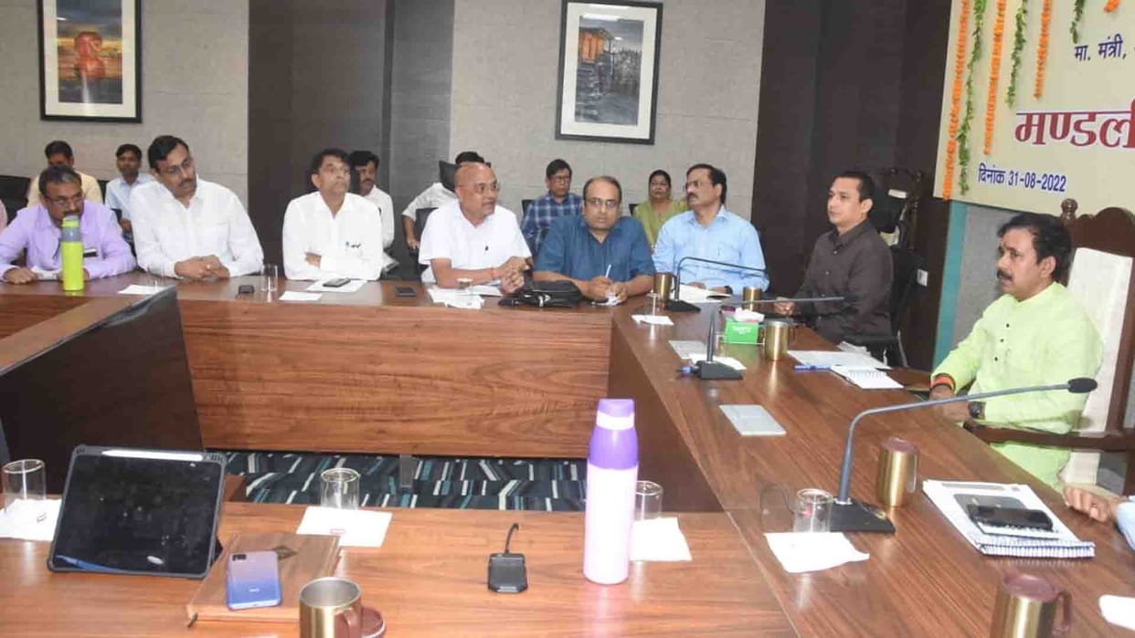 Entrepreneurs placed problems and suggestions in meeting with Minister Anil Rajbhar