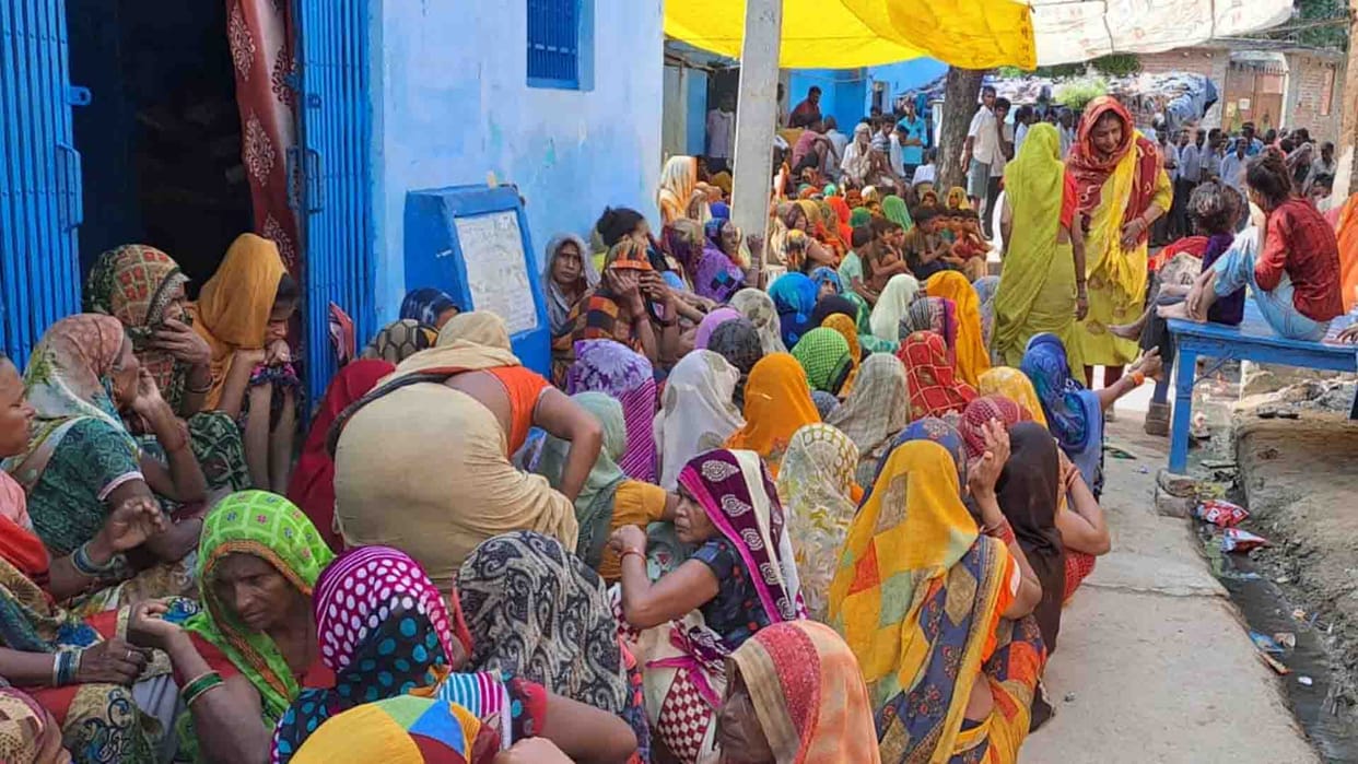 UP: Husband commits suicide after wife death