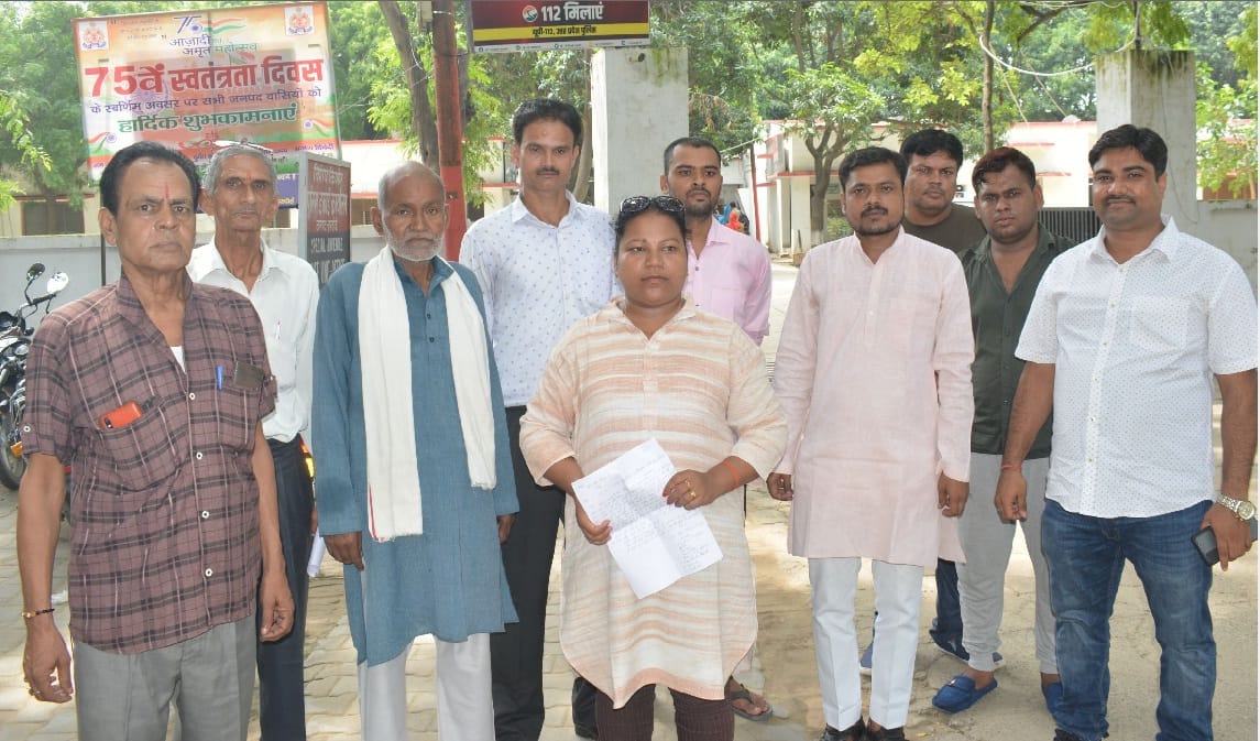 Suspended inspector abuses neighbors in Hardoi, victims demand action from SP