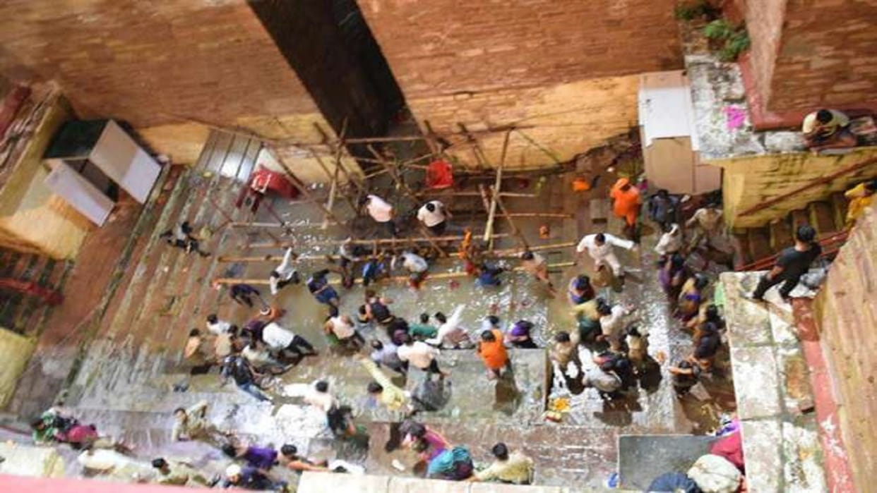 sacred bath for child wished on lolark Shashthi in varanasi
