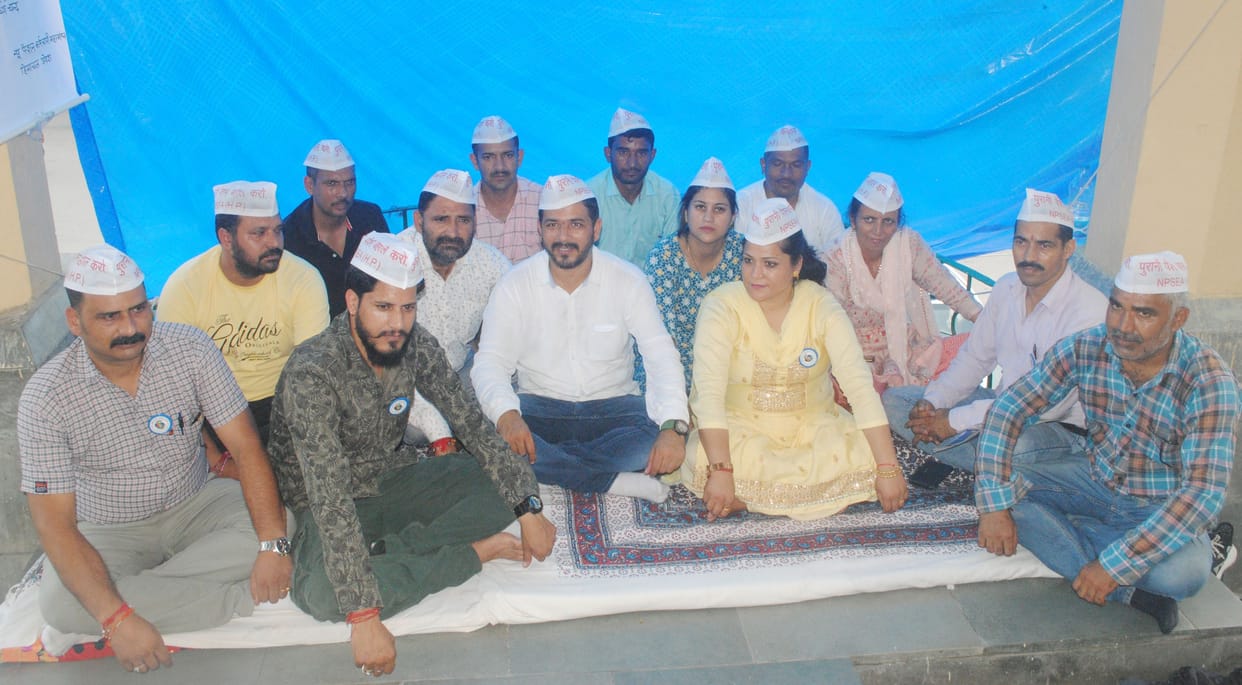 mandi news himachal news employees mahasangh hunger strikes seri munch
