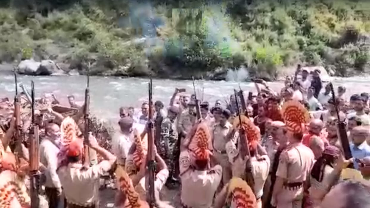 Martyr Devraj's mortal remains wrapped in tricolour, cremated with state honors