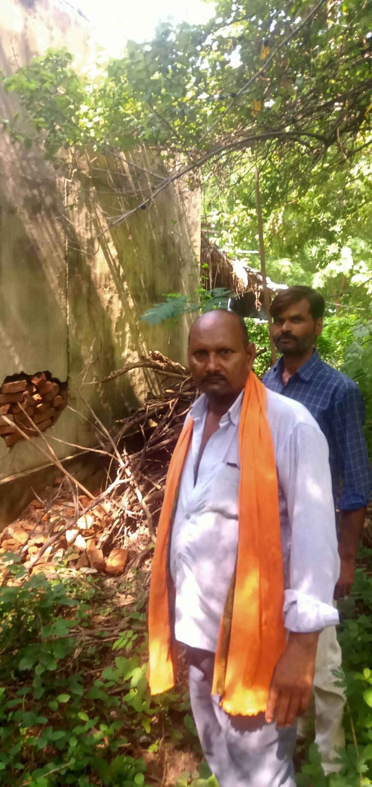 Jalaun: Thieves crossed one lakh goods including cash by breaking the temple wall