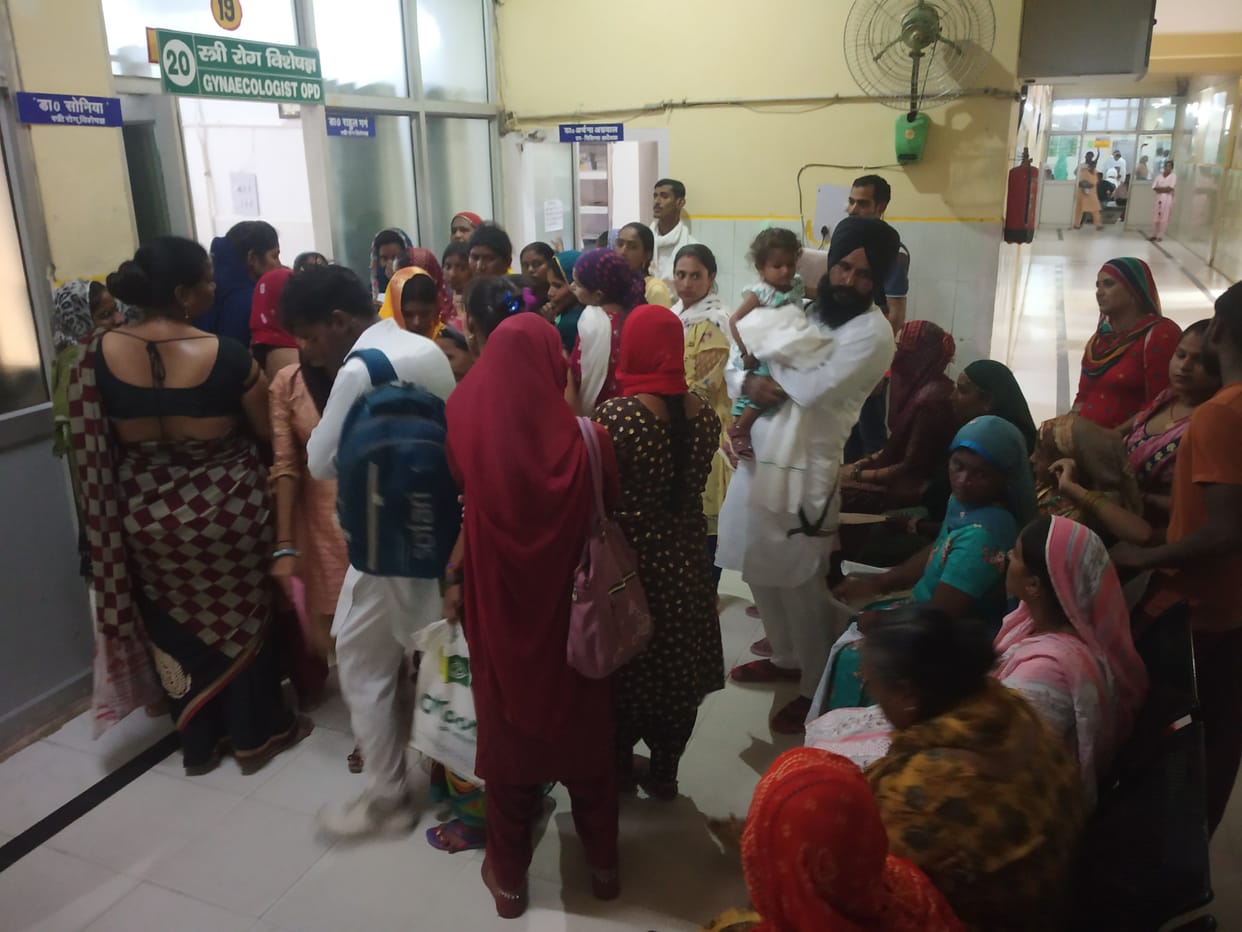 Pain increasing in chaos in civil hospital, two patients admitted on one bed in maternity ward