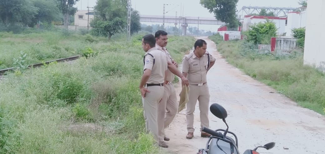 OHE wire theft by breaking the lock of the warehouse in Mendu