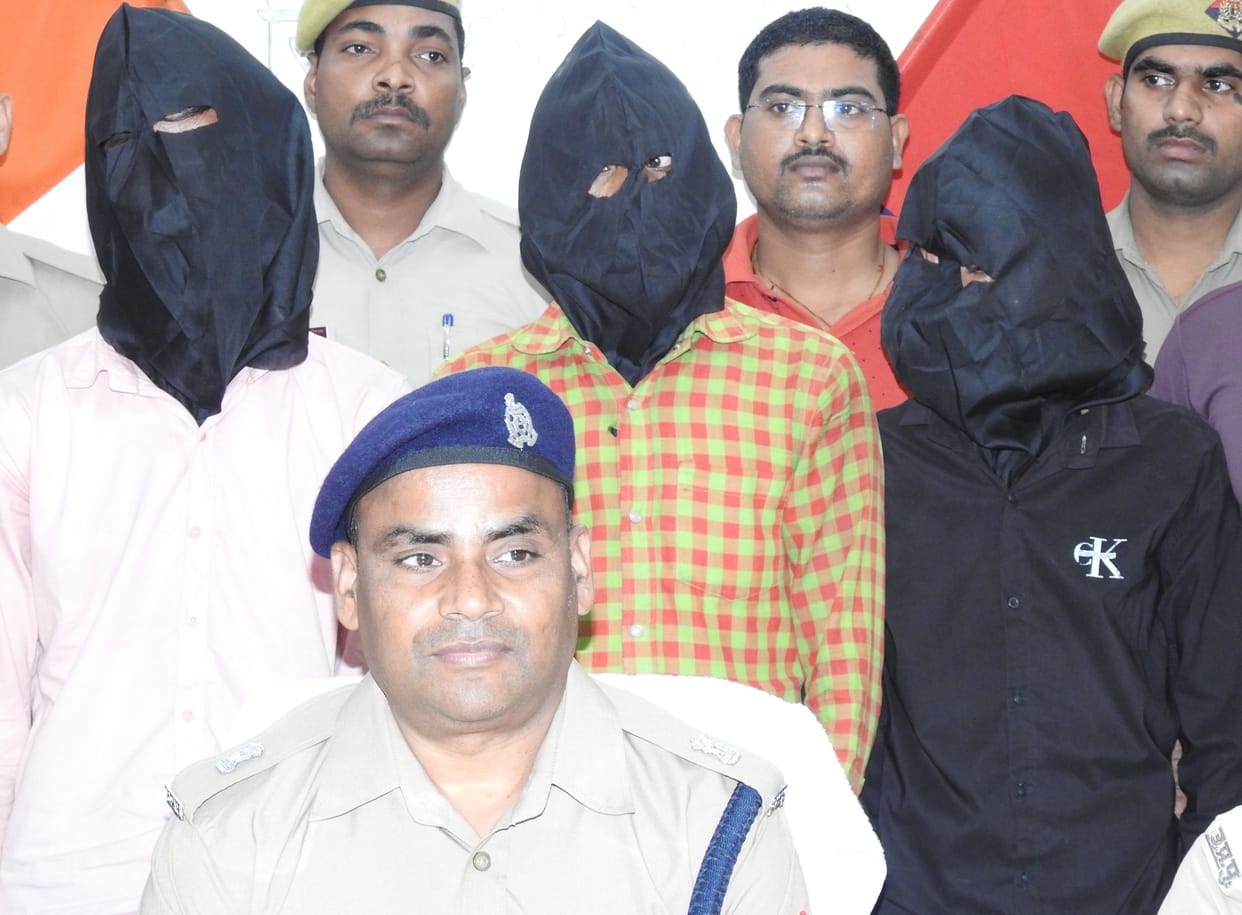 Three thieves arrested with cash and stolen goods