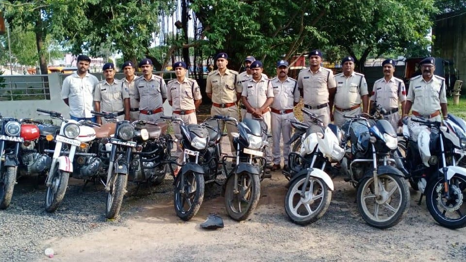 Madhya Pradesh: Vehicle thieves caught in the hands of police, stolen vehicles in 12 districts