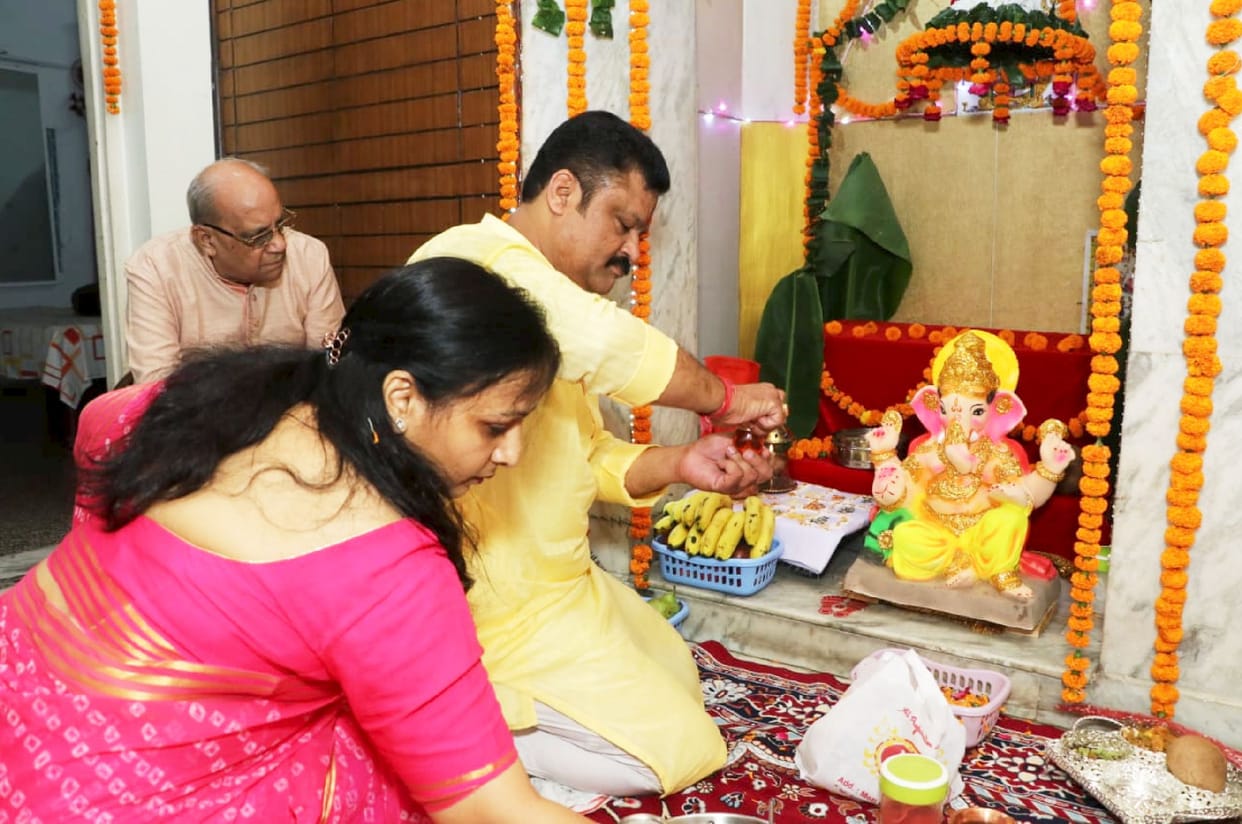 Ganpati sitting in houses and pandals