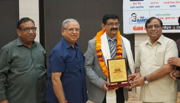 Administrative Ratna Award to SDM Vivek Mahajan