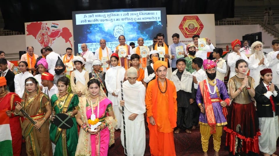 CM in Indore: Different style of CM in Indore, stories of freedom narrated to children