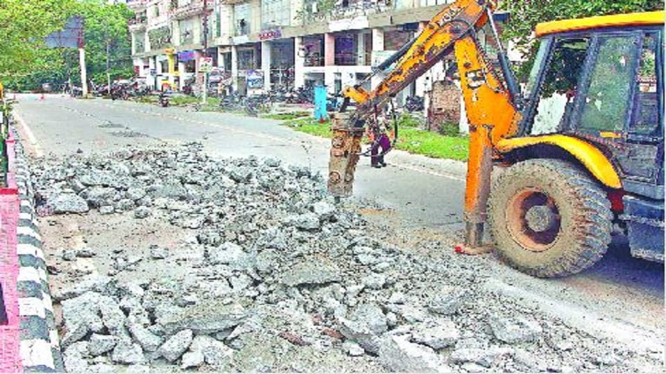 fine on green gas for digging without permission in agra