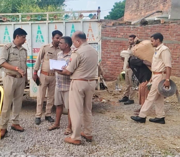 Banda: Raid in two places, operator arrested with gutkha material