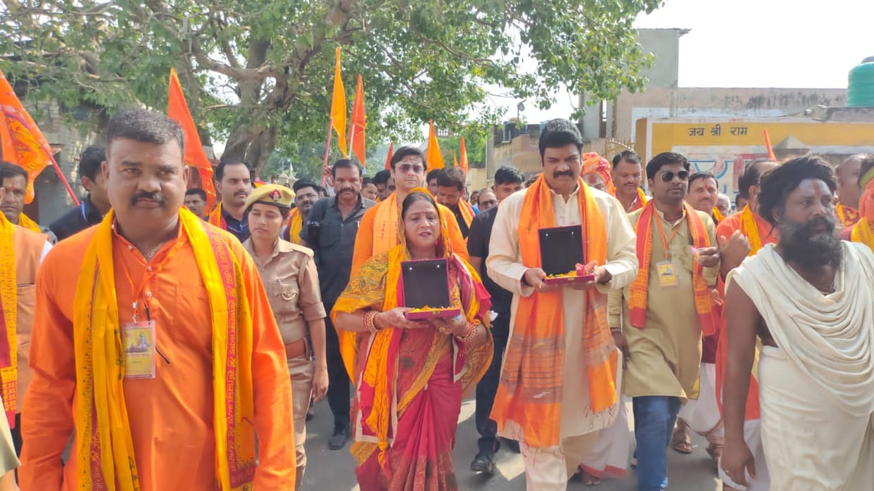 Rammandir Ayodhya : Minister of Madhya Pradesh government presented three silver stones to Ramlala