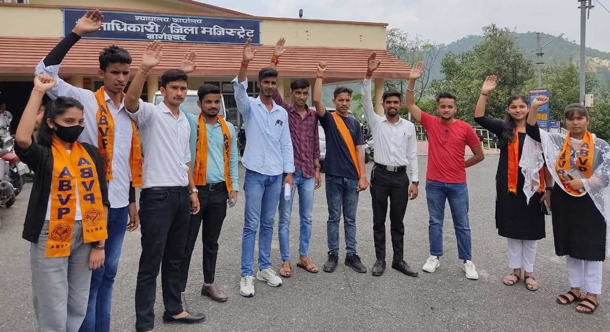 ABVP Demands CBI Probe In Paper Leak Scam