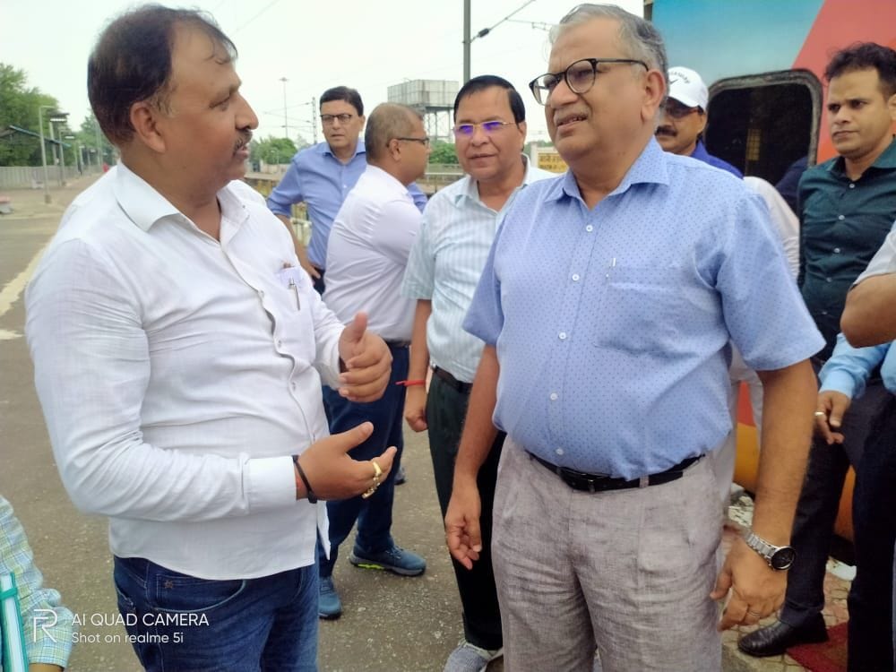 gm inspected bhatani railway station in deoria