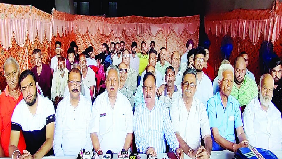Resignation of 60 workers and leaders of Udhampur Congress