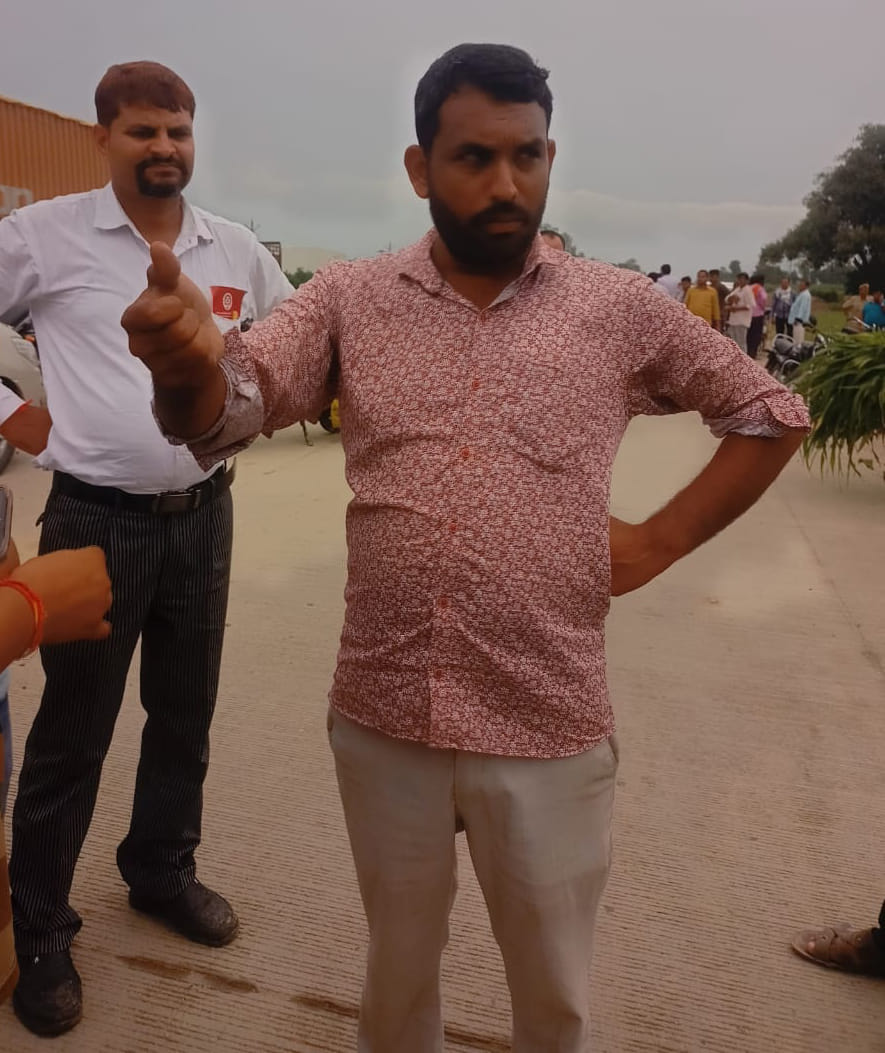 police,rupees,co,car,store
