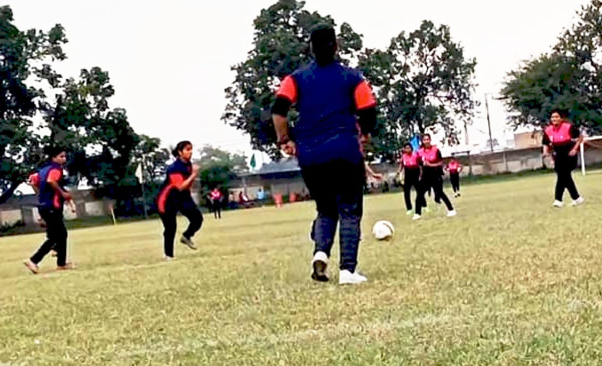 The women's team of Shahjahanpur reached the final of the football competition