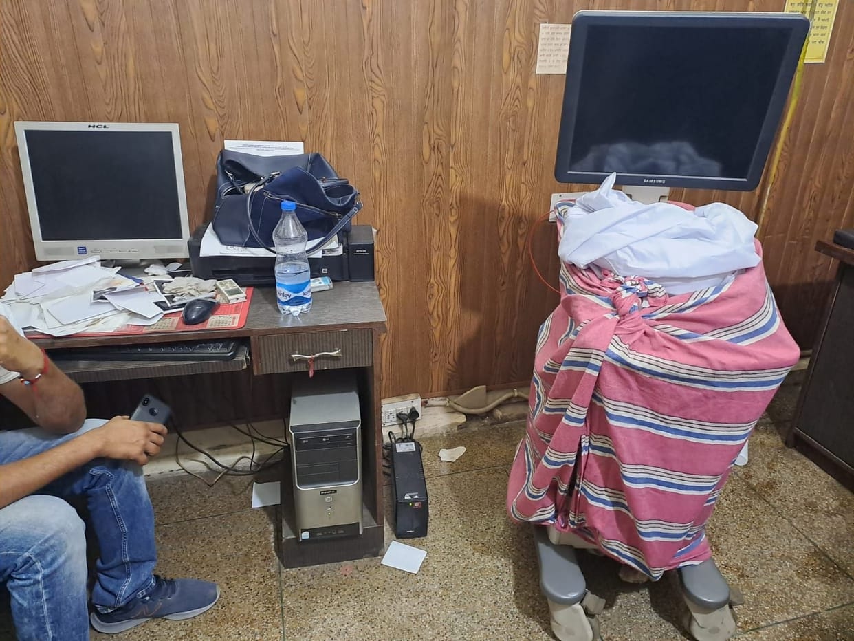 Doctor caught while examining fetal gender