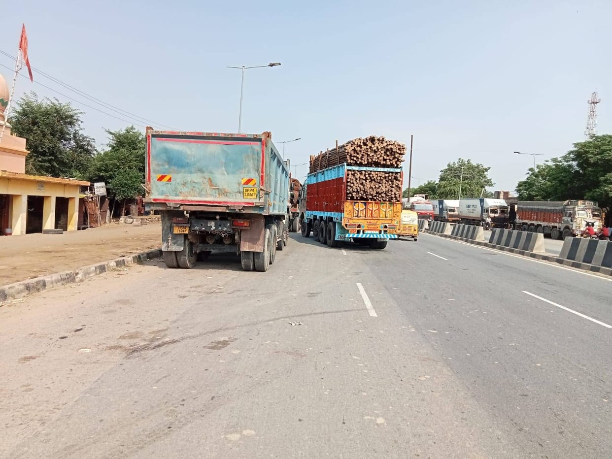Trucks parked on the side of the highway causing accident