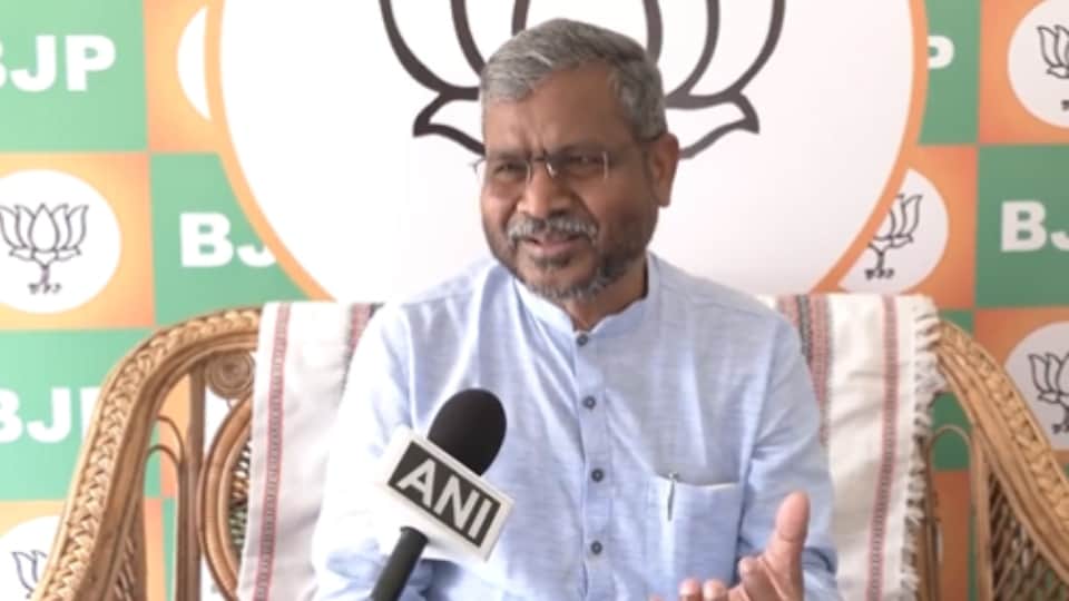 Jharkhand political crisis Babulal Marandi said for how long can you keep  MLAs locked hotel