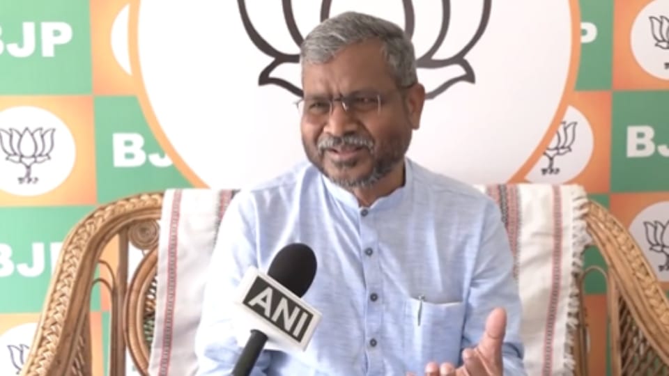 Jharkhand political crisis Babulal Marandi said for how long can you keep  MLAs locked hotel