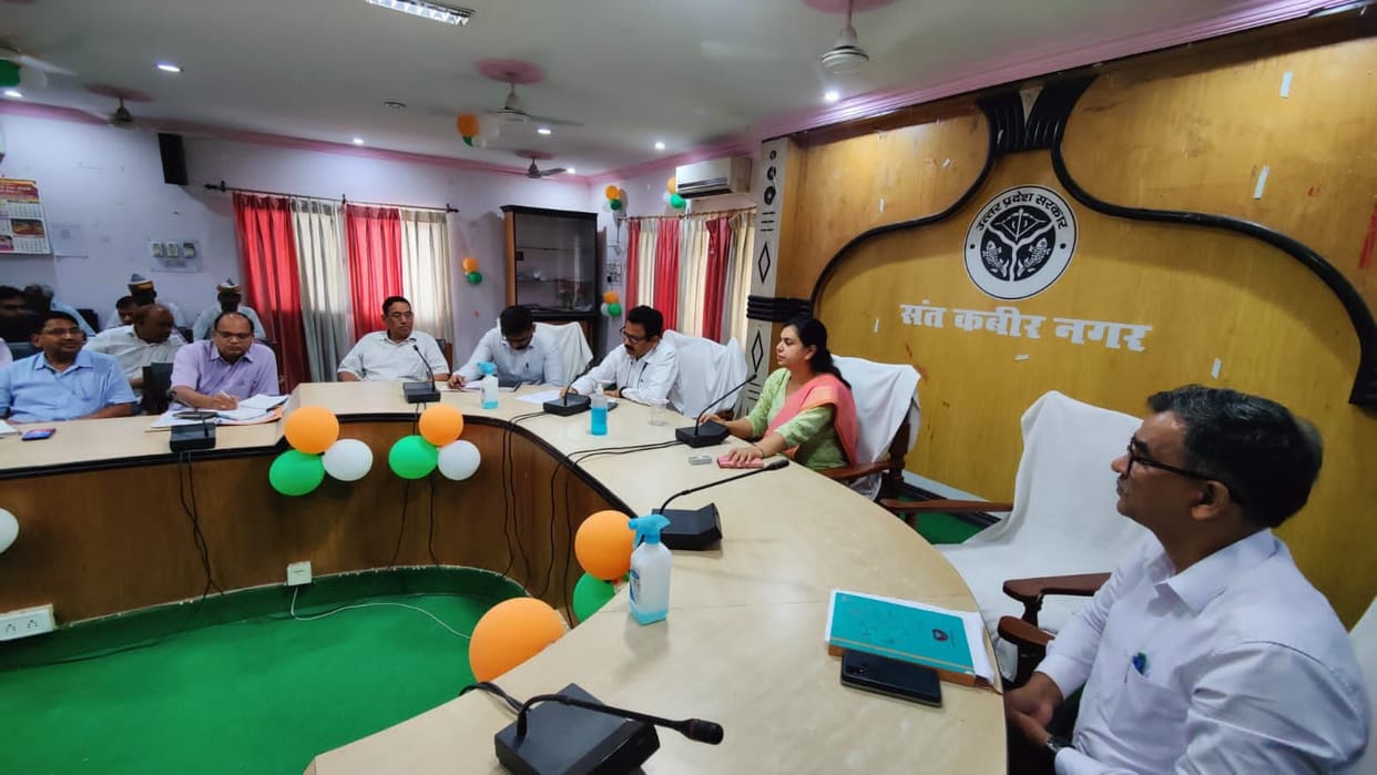 DM reprimanded XEN for negligence in tender