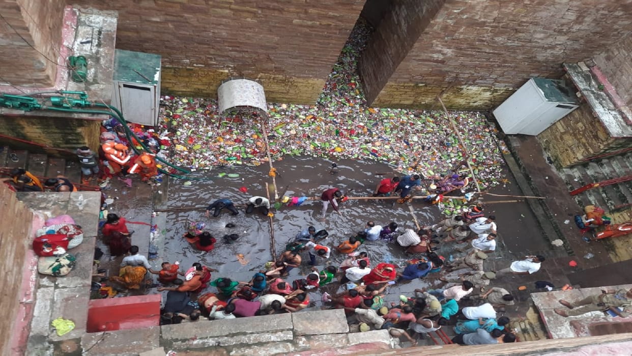 Lolark Kund in varanasi bathing started after the aarti of Lolarkeshwar Mahadev