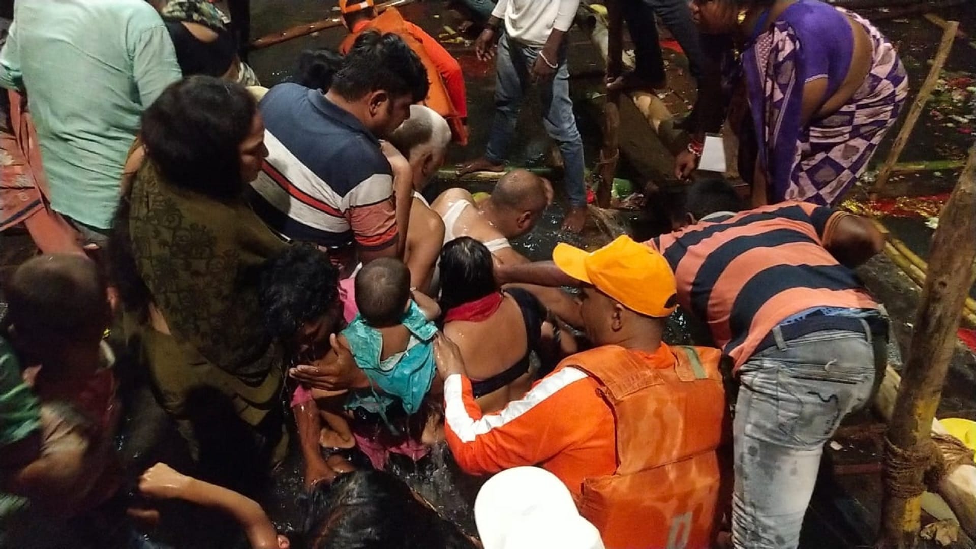 Lolark Kund in varanasi bathing started after the aarti of Lolarkeshwar Mahadev