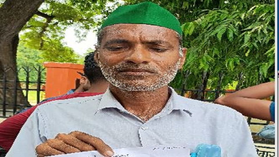 farmer who came to the collectorate warned of self-immolation in Mainpuri