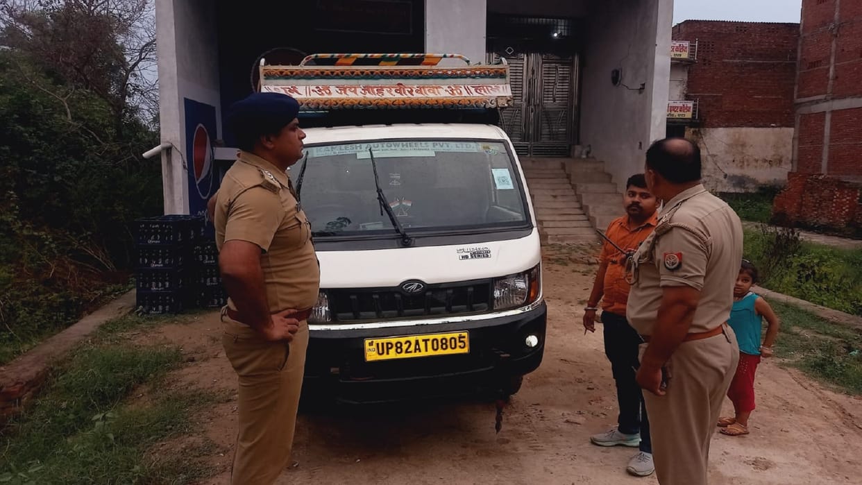 80 thousand looted from cashier in Etah area miscreants escaped