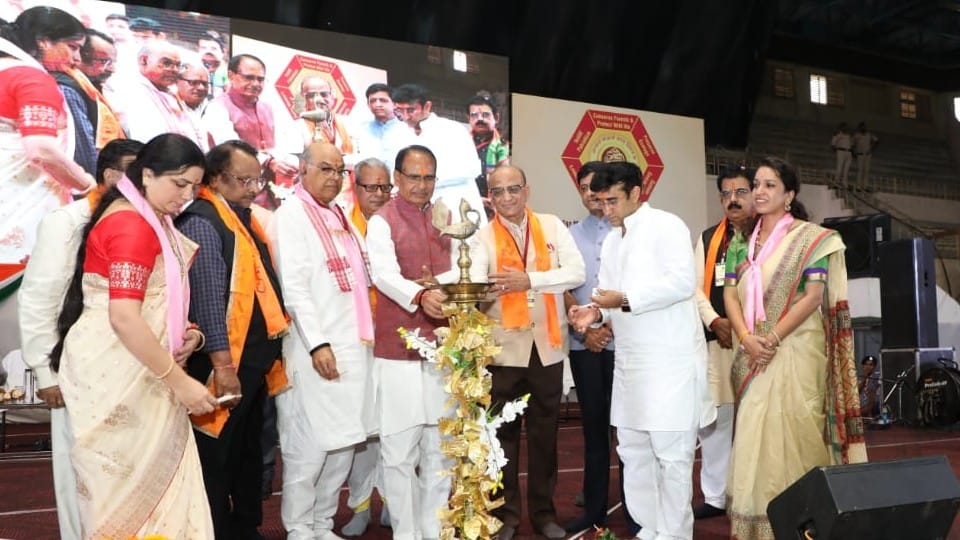 CM in Indore: Different style of CM in Indore, stories of freedom narrated to children