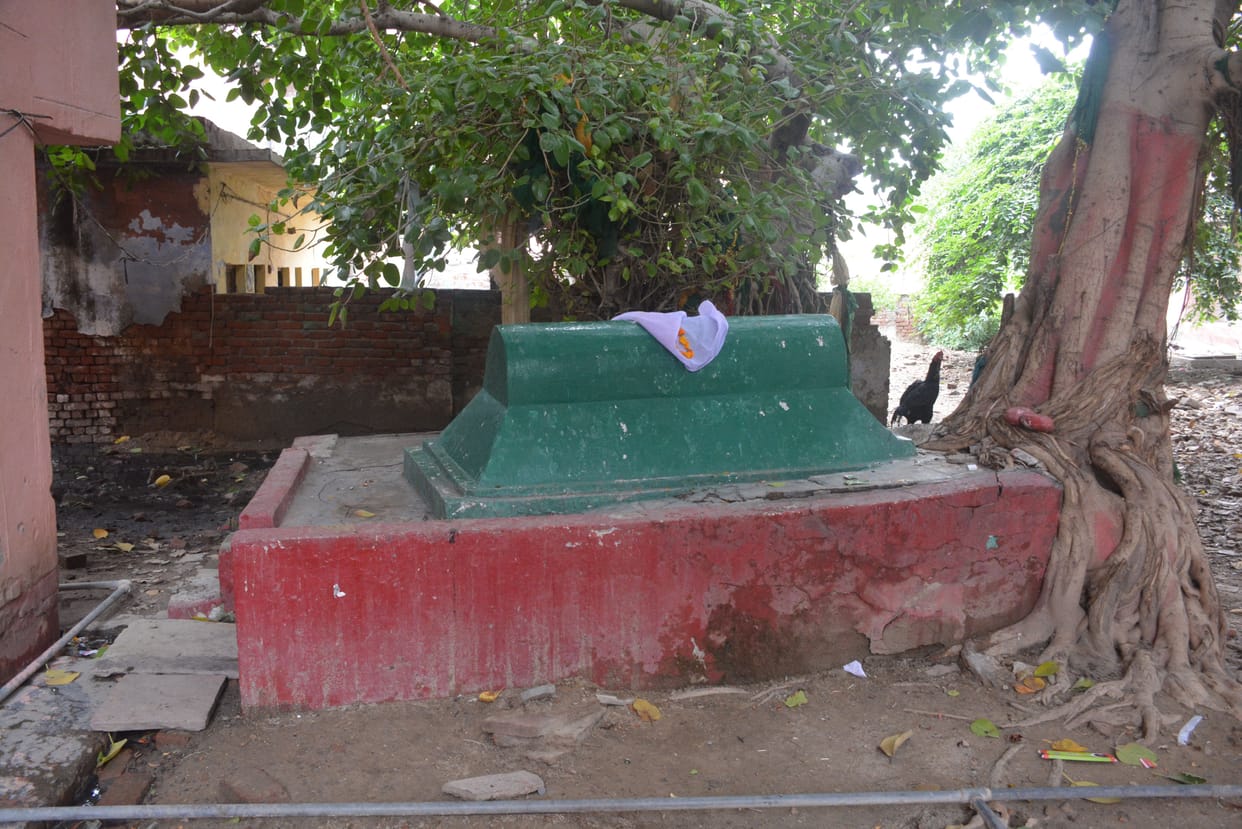 There is no record of the tomb in the district hospital